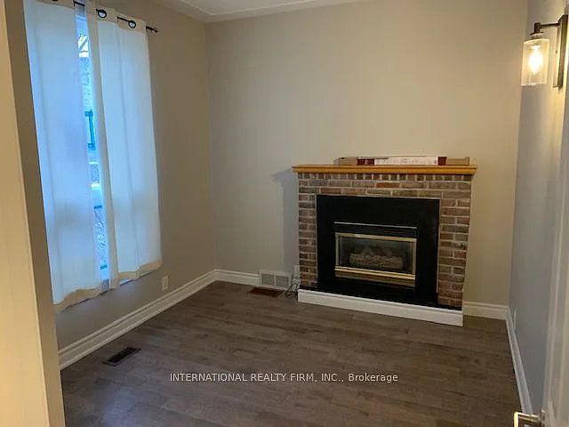 300 Locke St S #1 — Photo 18
