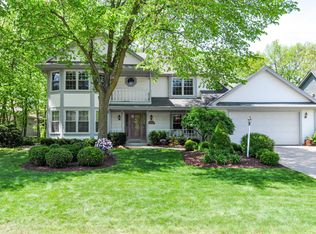 3975 S Woodhill Ln, New Berlin, WI 53151