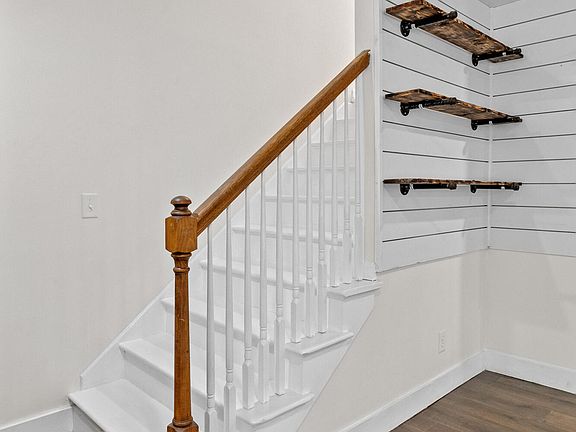 5th image of 110 Lipman St
