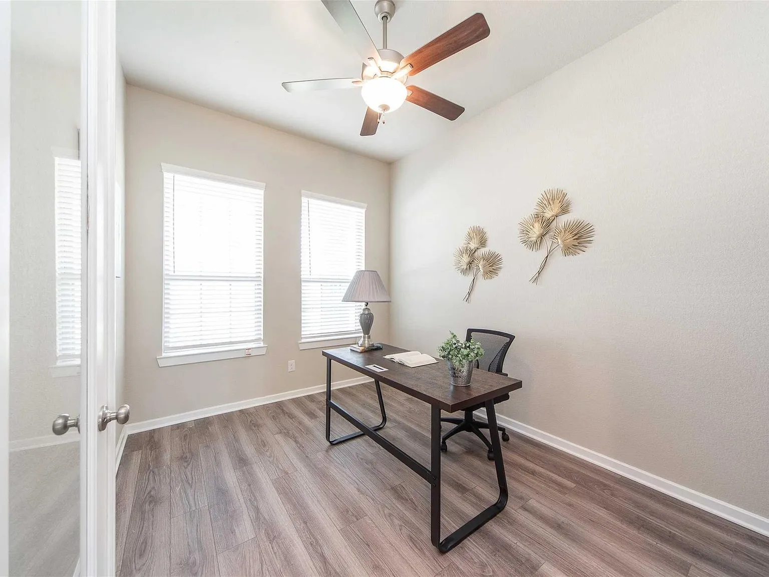 4 bed, 3.0 bath, 2706 sqft, $3,000 — Photo 3