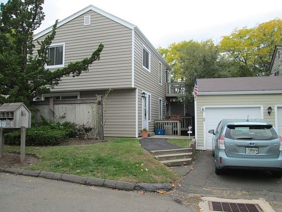 2nd image of 34 Peddlars Dr