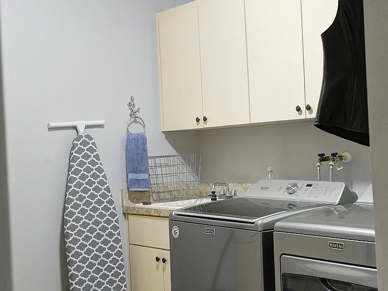 220 N Country Club Dr — Photo 3