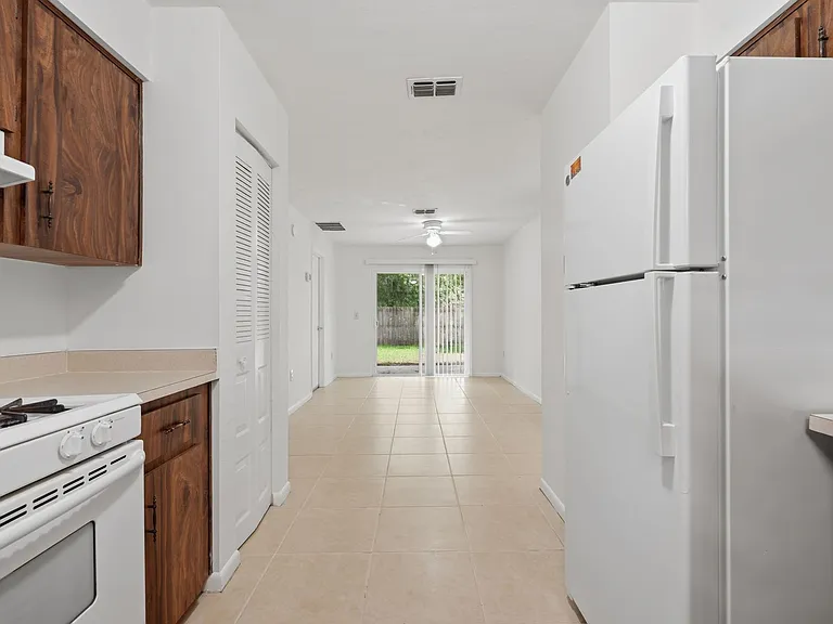 3425 NW 22nd Dr — Photo 7