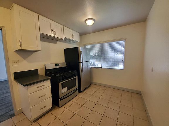 5th image of 1060 W 60th Pl #F