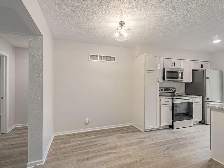 1305 La Chateau Dr — Photo 6