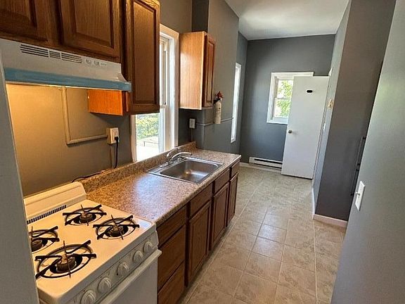 2nd image of 286 Nagle St APT 3