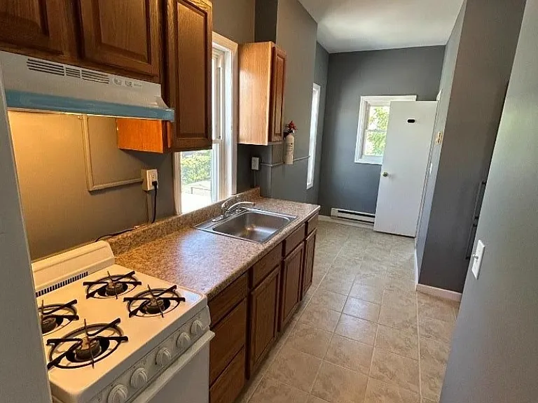 286 Nagle St #3 — Photo 2