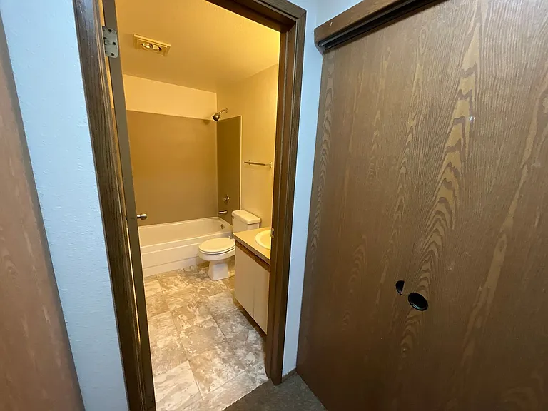 Park Royal Apartments — Photo 10