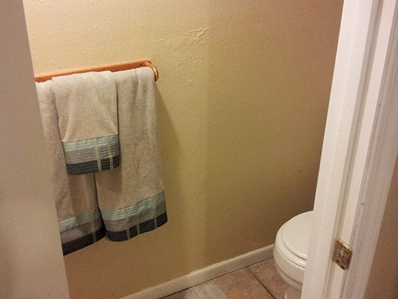 3rd image of 1408 La Chateau Dr
