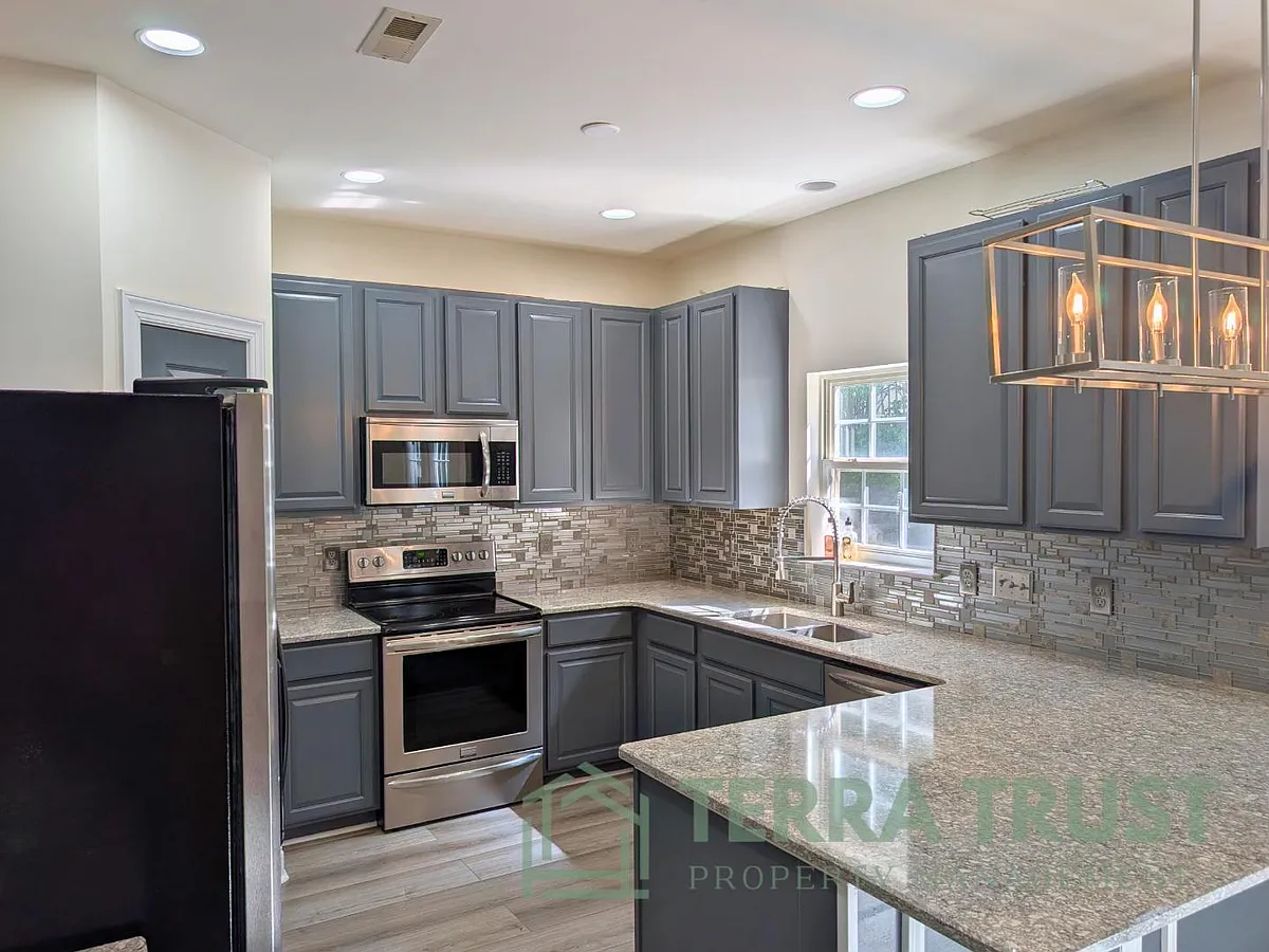 Unit Photo - 10429 Madison Park Dr