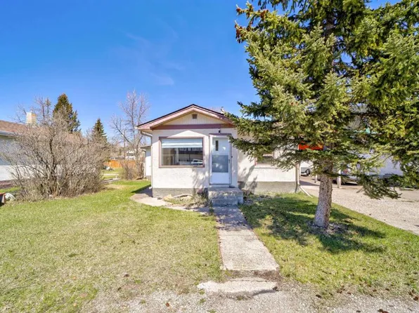 11741 S 21st Ave, Crowsnest Pass, AB T0K 0E0