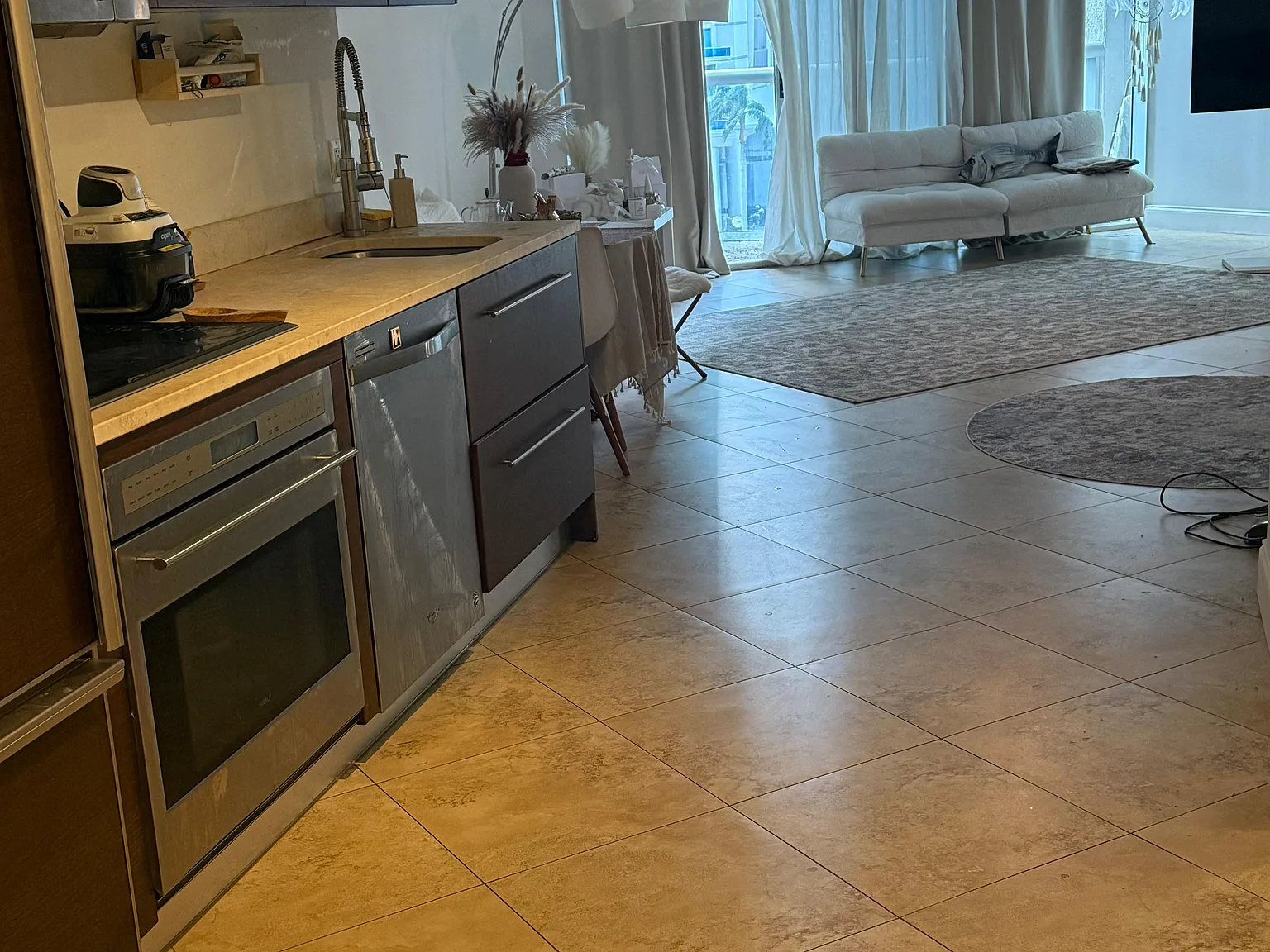 Studio, 598 sqft, $2,500 — Photo 1