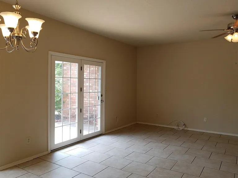 6828 NW Crestwood Dr — Photo 4