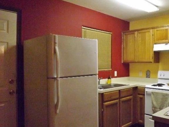 5th image of 2528 Hamburg St