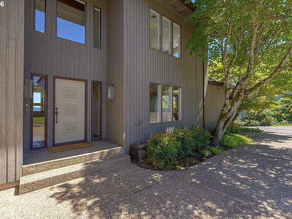 3rd image of 9945 SW 170th Ave