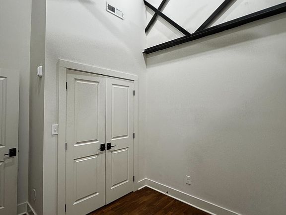 4th image of 1201 N Central St #202