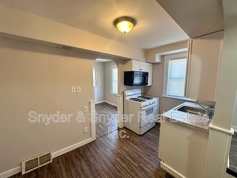 89 2nd Ave — Photo 5