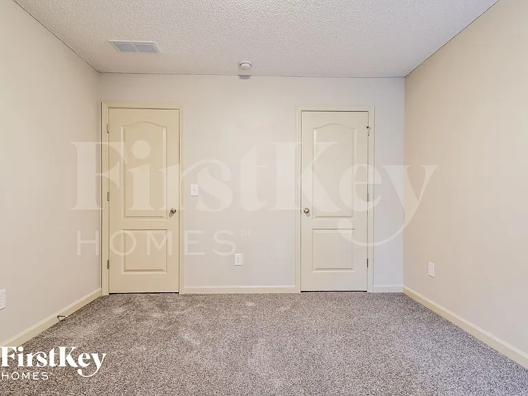 894 Hawk Creek Trl — Photo 13