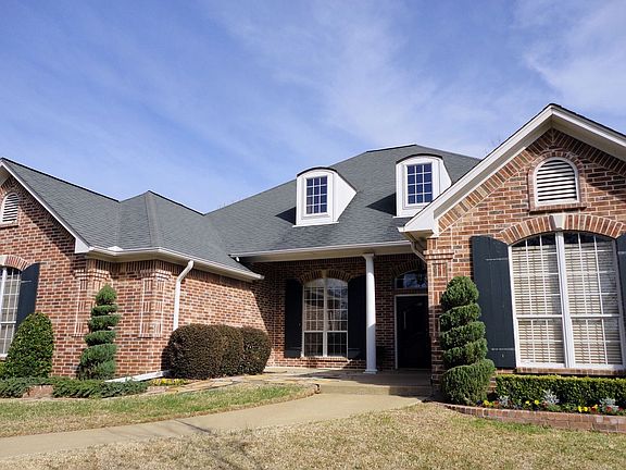 3rd image of 1505 Holly Creek Dr