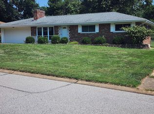 122 Smith Dr, Ballwin, MO