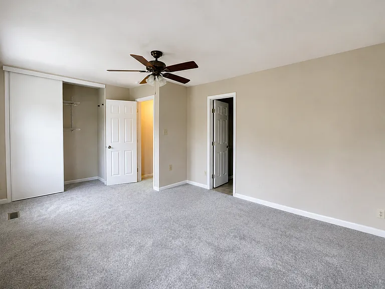 4037 Summer Hollow Ct — Photo 15