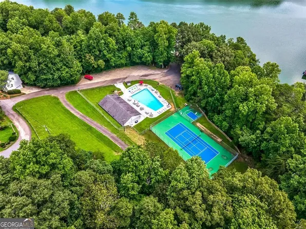 6421 Honeysuckle Ln, Gainesville, GA 30506