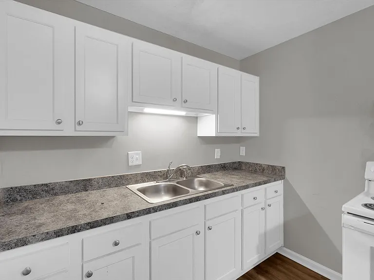 Cedar Chase Apartments — Photo 34