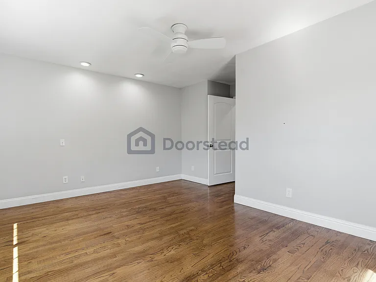 1429 Magazine St — Photo 18
