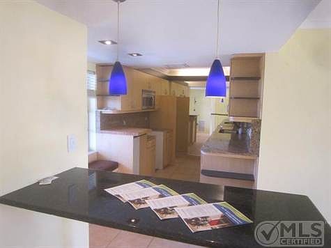 4th image of 689 NE 6th Ct #4060