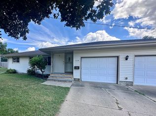 120 10th St SW, Le Mars, IA 51031