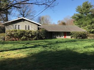138 Thornwood Rd, Stamford, CT 06903