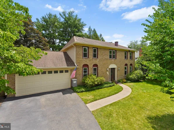 2 Hastings Cir, Rockville, MD 20850