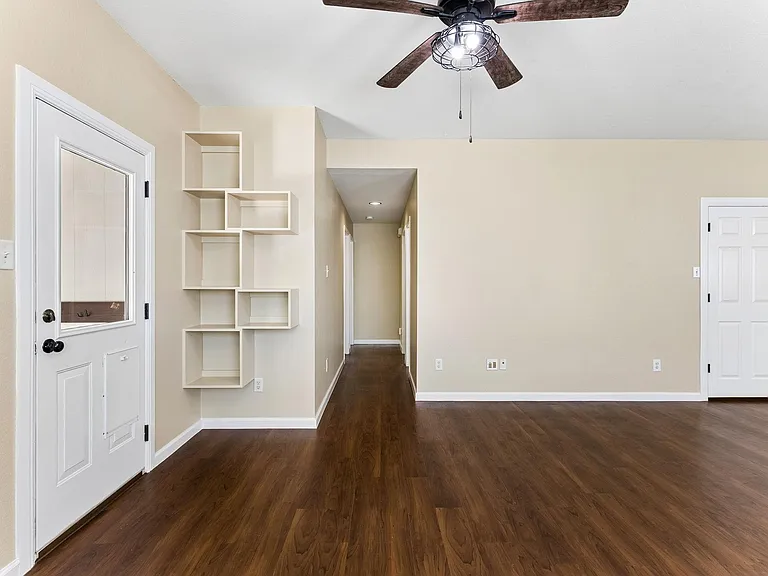 1911 Ralph C Craig Ln — Photo 12