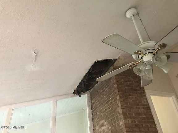 4th image of 1327 Rosewood Ave SE
