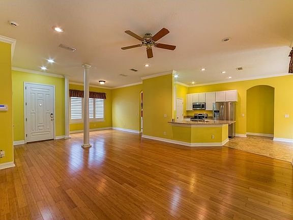 4th image of 2430 Palmetto Dr