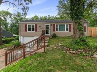 7725 N McGee St, Gladstone, MO 64118