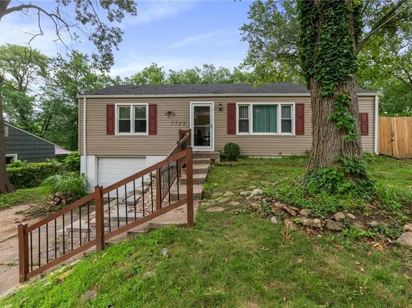 7725 N McGee St, Gladstone, MO 64118