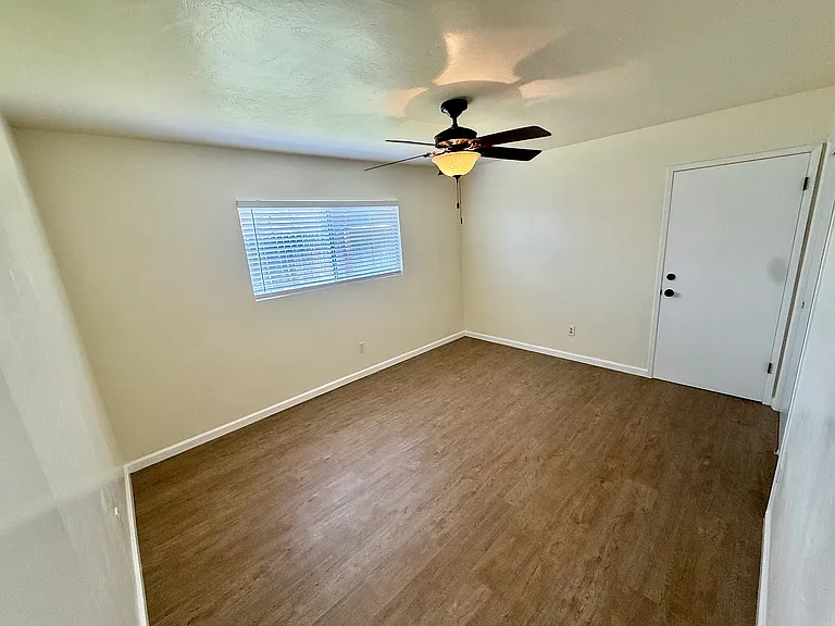 412 Washington Ave — Photo 16