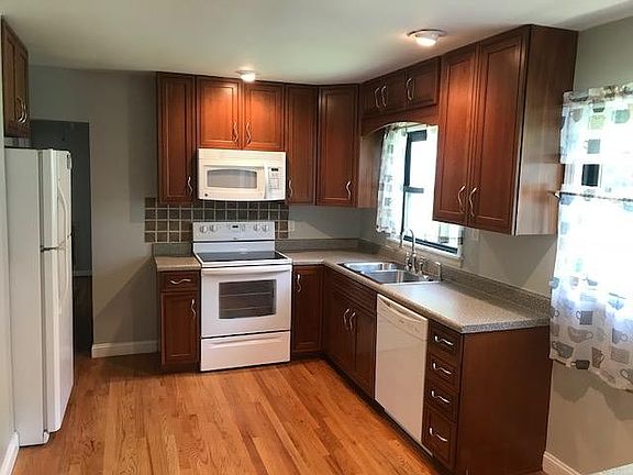 3rd image of 1409 NE Charles Dr