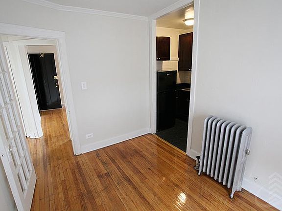 2nd image of 1706 W Albion Ave APT 3W