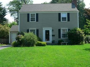 12 Knollwood Rd, West Hartford, CT 06110