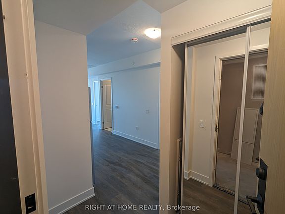 4th image of 202 Burnhamthorpe Rd E #1607