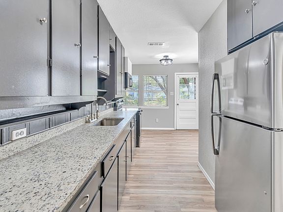 5th image of 2113 Cottonwood St