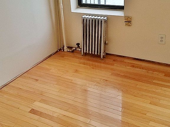 5th image of 2269 42nd St APT 2R