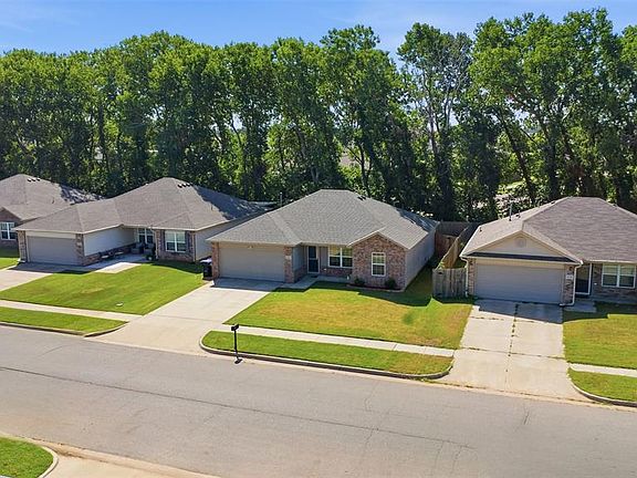 3rd image of 1225 Ironstone Dr