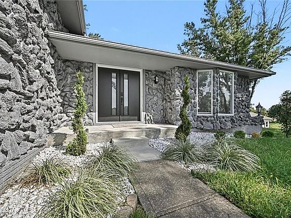 4th image of 12223 Hills Rd