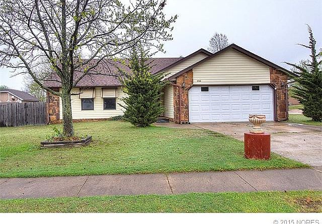 1st image of 1703 N 29th St