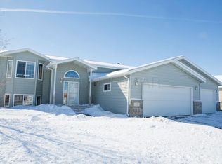 1022 Westwynd Dr, West Fargo, ND 58078