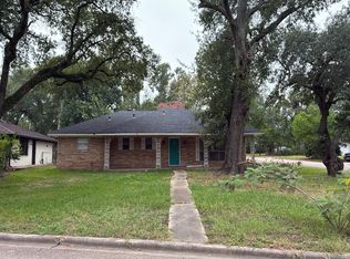 1907 N Roberson St, Conroe, TX 77301