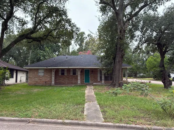 1907 N Roberson St, Conroe, TX 77301